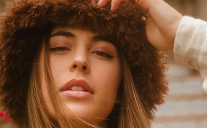 Julia R., modelo y actriz representada por Lali Agency