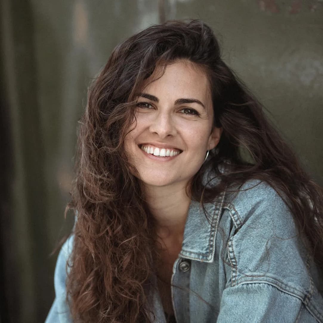 Laura B., modelo y actriz representada por Lali Agency