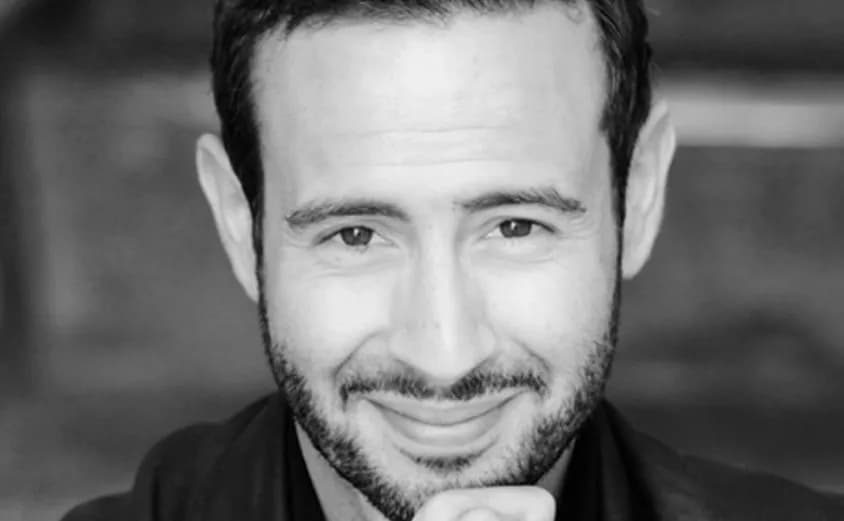 Remy B., modelo, mago y actor representado por Lali Agency